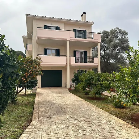 Michael - Private Parking Apartment