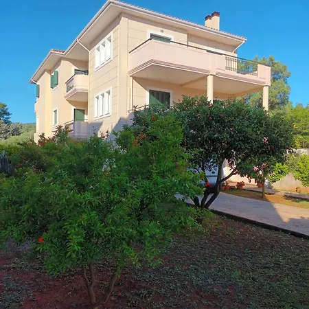 Michael - Private Parking Lefkáda