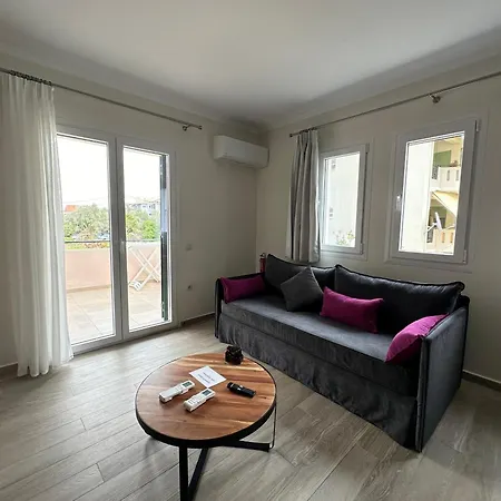 Michael - Private Parking Apartment Lefkada City