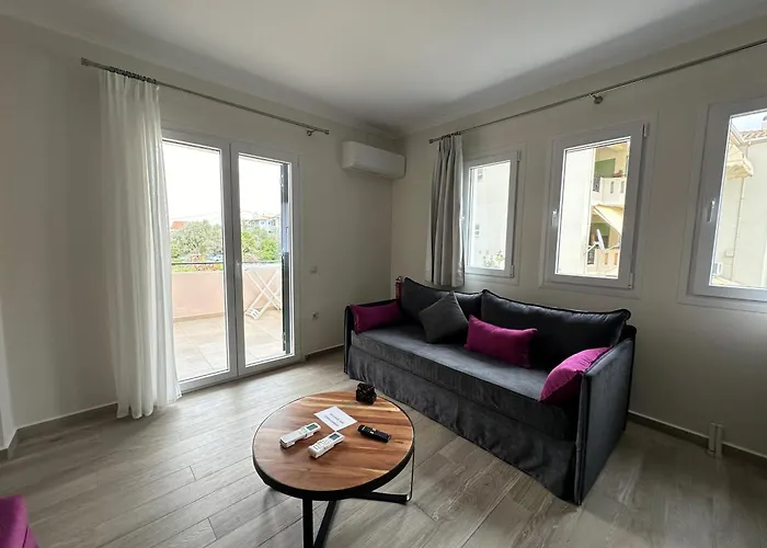 Michael - Private Parking Apartment Lefkada City